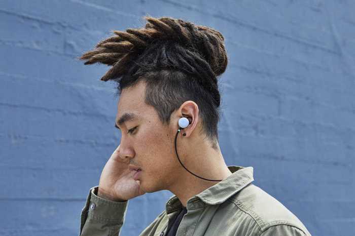 Pixel_Buds_use.jpg