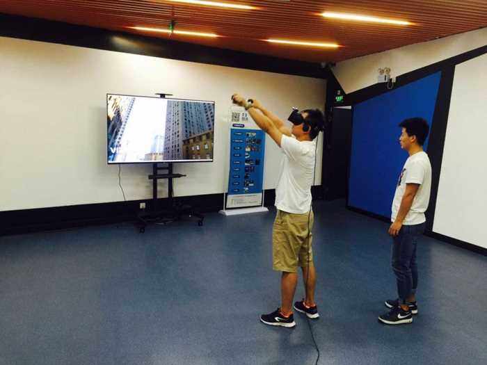 所有vr体验尽在本周六,来t3教育虚拟现实实验室,带上你的家人与朋友