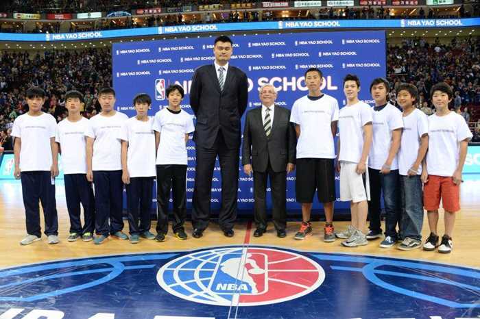 2013年10月15日NBA姚明学校在万事达中心正式登台亮相.JPG