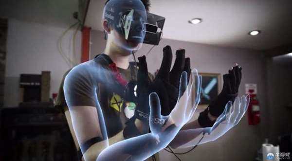 用户玩VR游戏2.jpg
