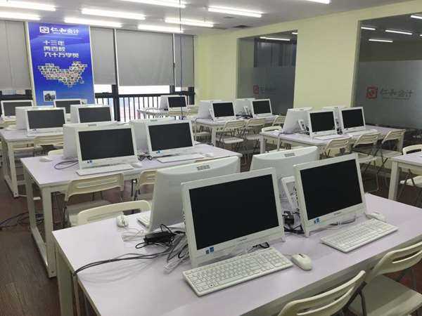 教学电脑机房.JPG