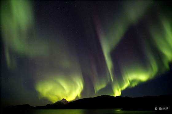 秋季舞动的北极光（格陵兰岛）.jpg
