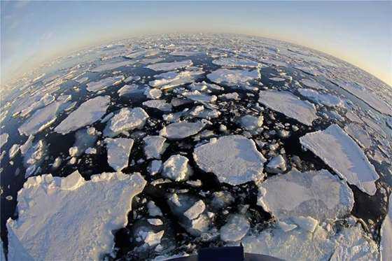 北纬81度的海冰世界（斯瓦尔巴群岛）.jpg