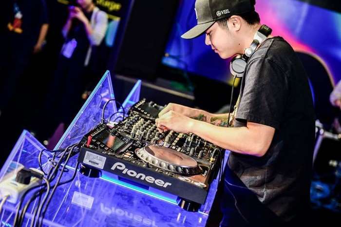 DJ LIVE SET (7).jpg
