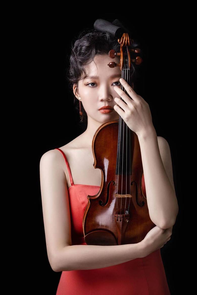 谭雅冰-第一小提琴-竖版压缩.jpg