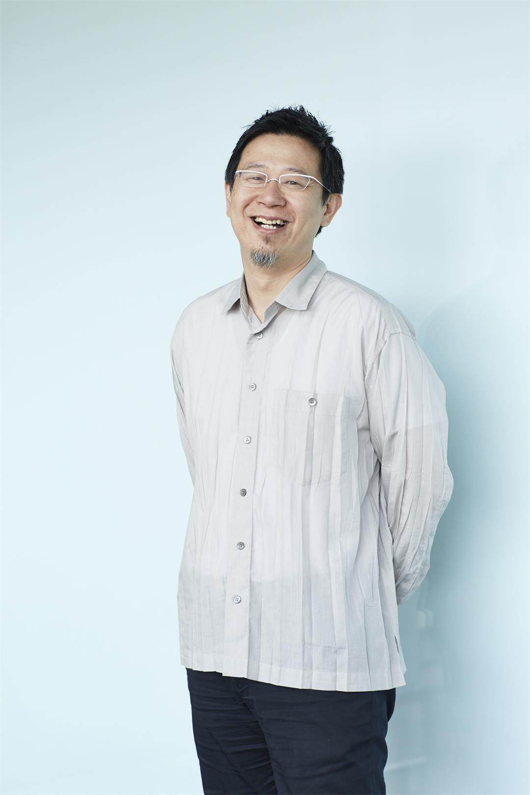 4.肖像照lu_zhong_xiao.jpg