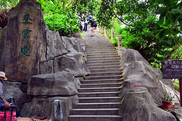 登云道登山口.jpg