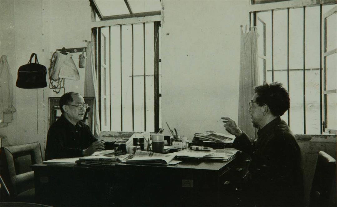 一九八零年，《羊城晚报》复刊了。吴有恒（右）、许实（左）时报社的领军人。摄于1987年.jpg
