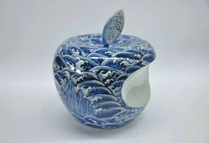 苹果-中国（海水） Apple-China（Sea Waves），陶瓷 Porcelain，38×42×48cm，2008,李立宏.png