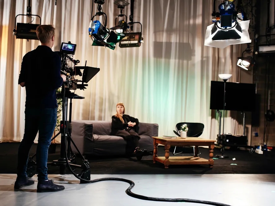 Postgraduate-MA-Television,-Henrik-Bie-shooting-in-the-Studio,-Case-Study.webp.jpg
