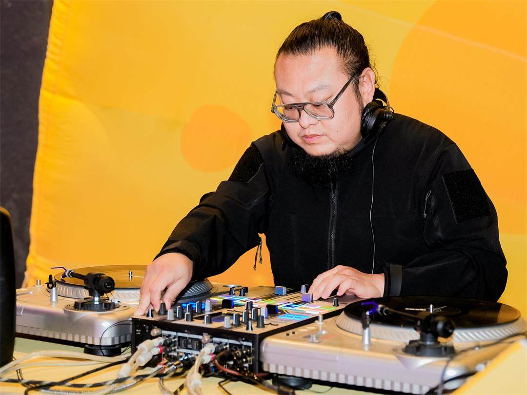 dj.jpg