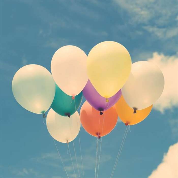 balloons-calm-clouds-574282.jpg