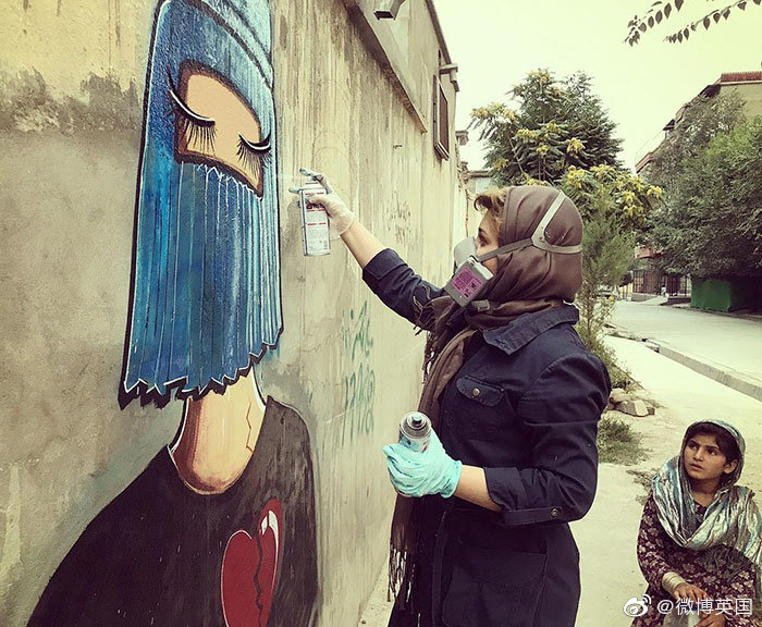 Shamsia Hassani是阿富汗第一位女性街头艺术家，曾在Kabul大学任教8.jpg
