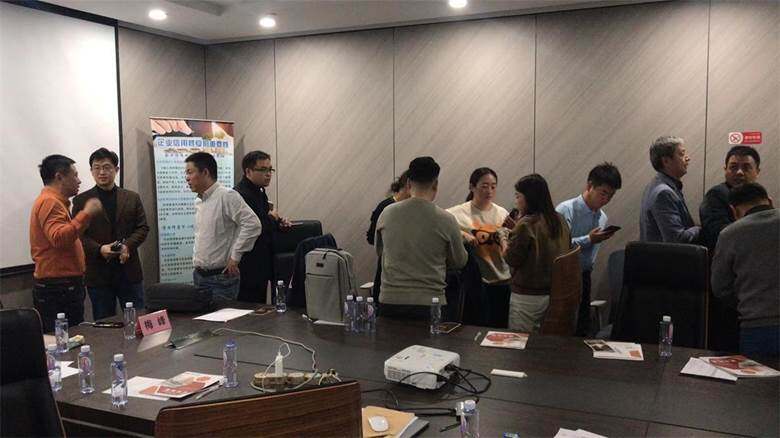 会后交流.jpg