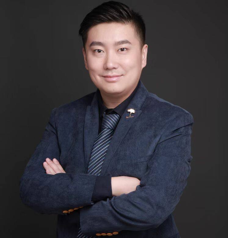 鄂晓文.jpg