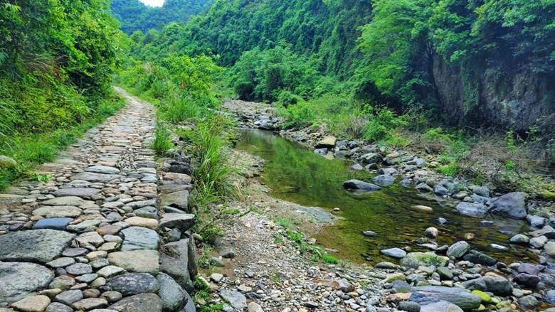 丹霞小泉溪,清凉峡谷十八灶美食