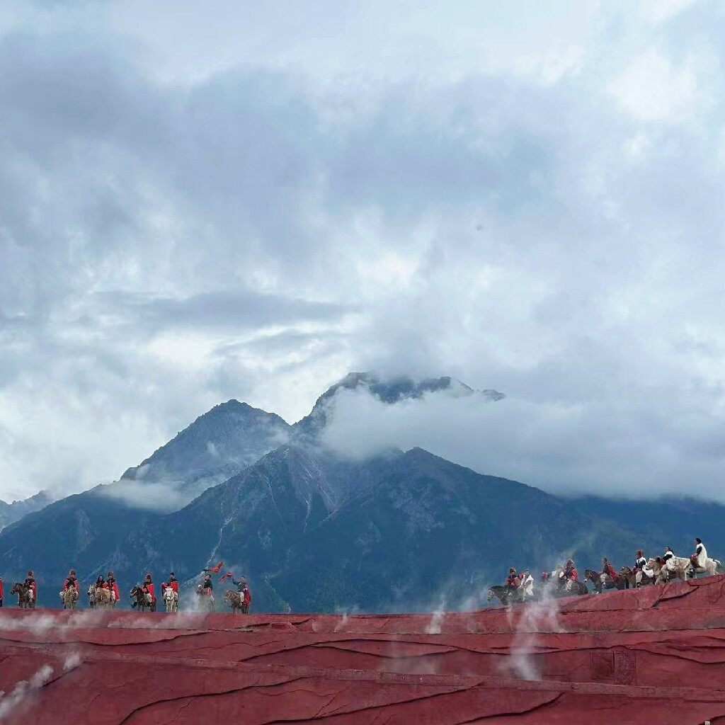 山不在高