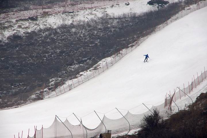 玉龙湾滑雪场被霸占图片