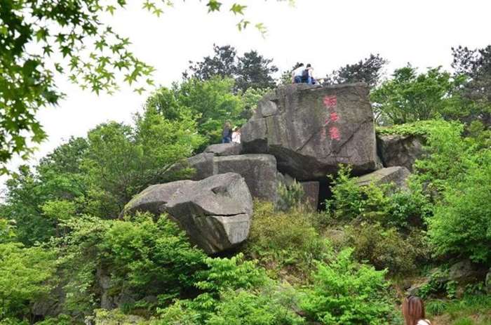 15:30沿十二生肖道抵達蘆花蕩公園,望吳臺回望大藍鯨後下至劍池,靜聽