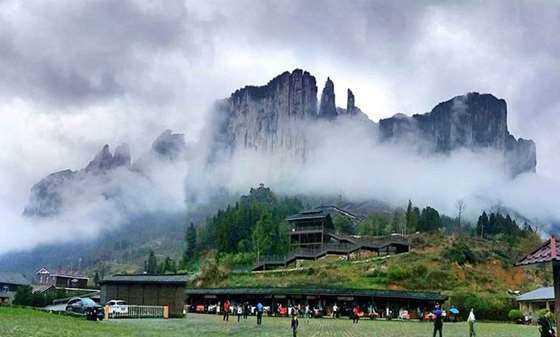 恩施大峽谷位於長江三峽附近的鄂西南恩施土家族苗族自治州恩施市屯堡