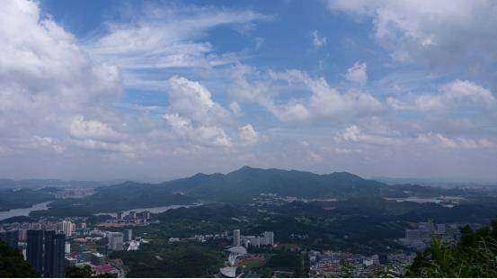 登塘朗山,居高臨下一覽關內美景