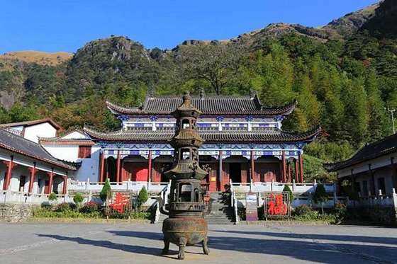 集合出發點:萍鄉火車站 由石鼓寺進入武功山景區正門,乘坐一級索道的