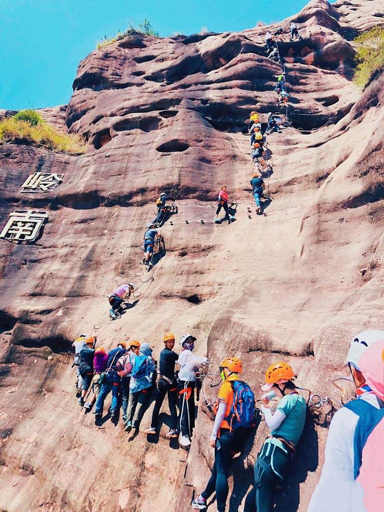 【飞拉达】1月1日 徒步清远小丹霞马头山 挑战岭南第一攀飞拉达