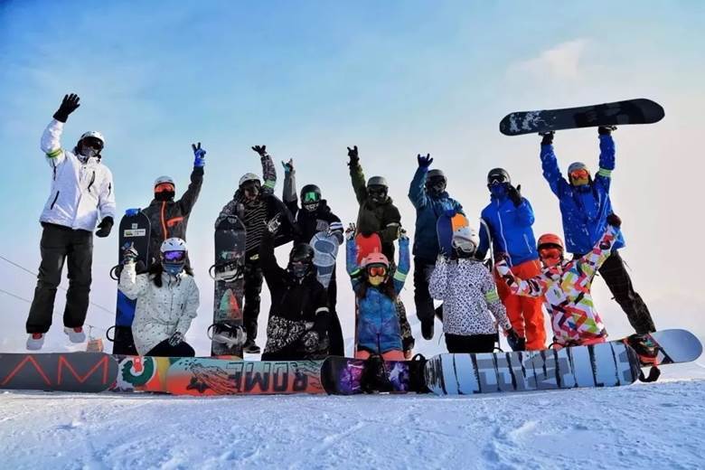 相约桐庐国际滑雪场体验全天不限时滑雪(免费指导基础滑雪)