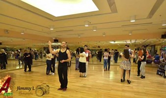 本周六社交舞体验课—Salsa舞和Bachata舞~专业外教带你跳舞啦~
